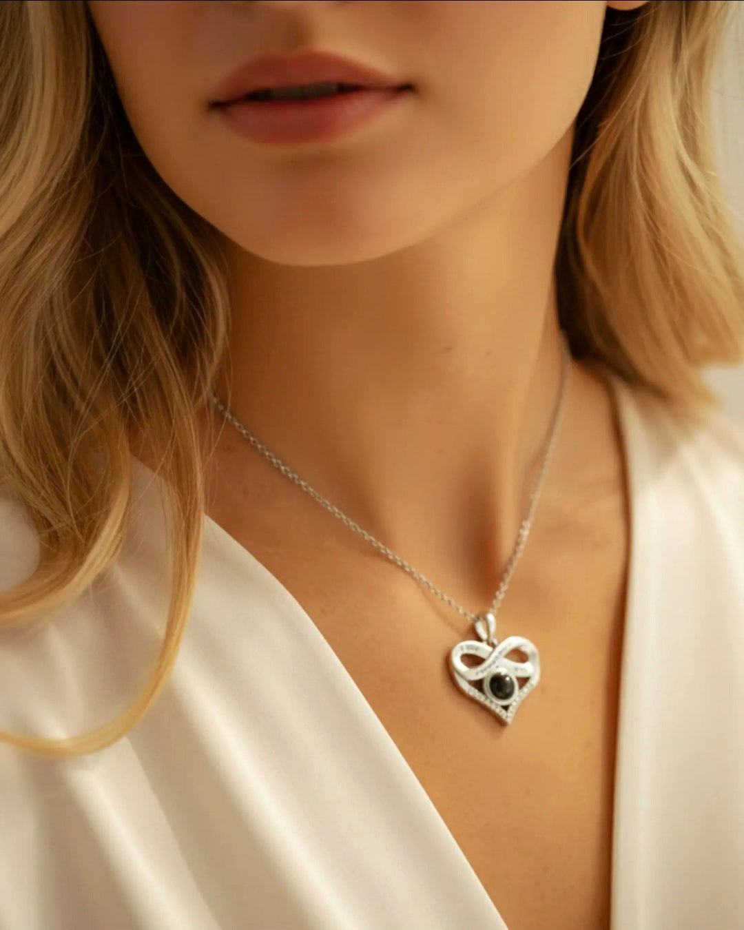 👉 HiddenHeart™ Photo Projection Necklace – Your Memories Inside